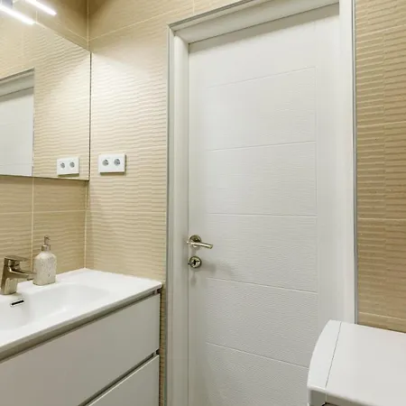 New Luxury In Old Town With Free Garage Διαμέρισμα *
