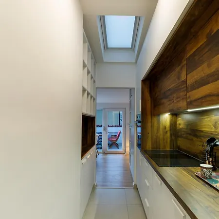 New Luxury In Old Town With Free Garage