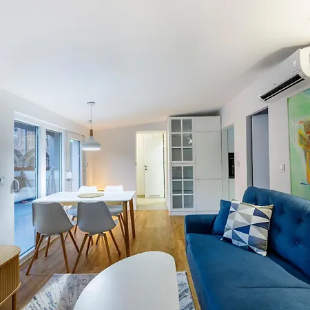 New Luxury In Old Town With Free Garage